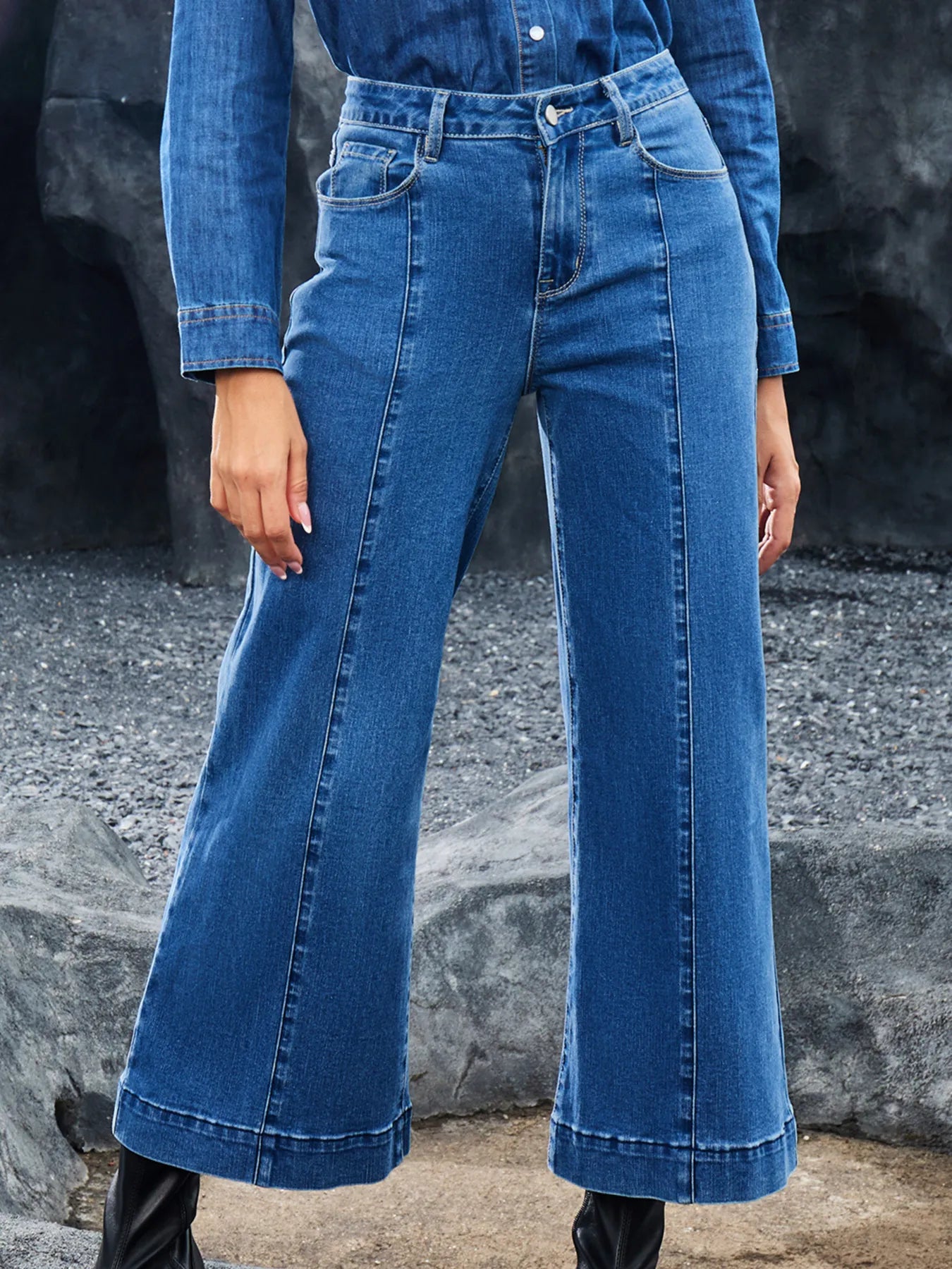 Seam Detail Flared Bottom Ankle Length Jeans Secondary image
