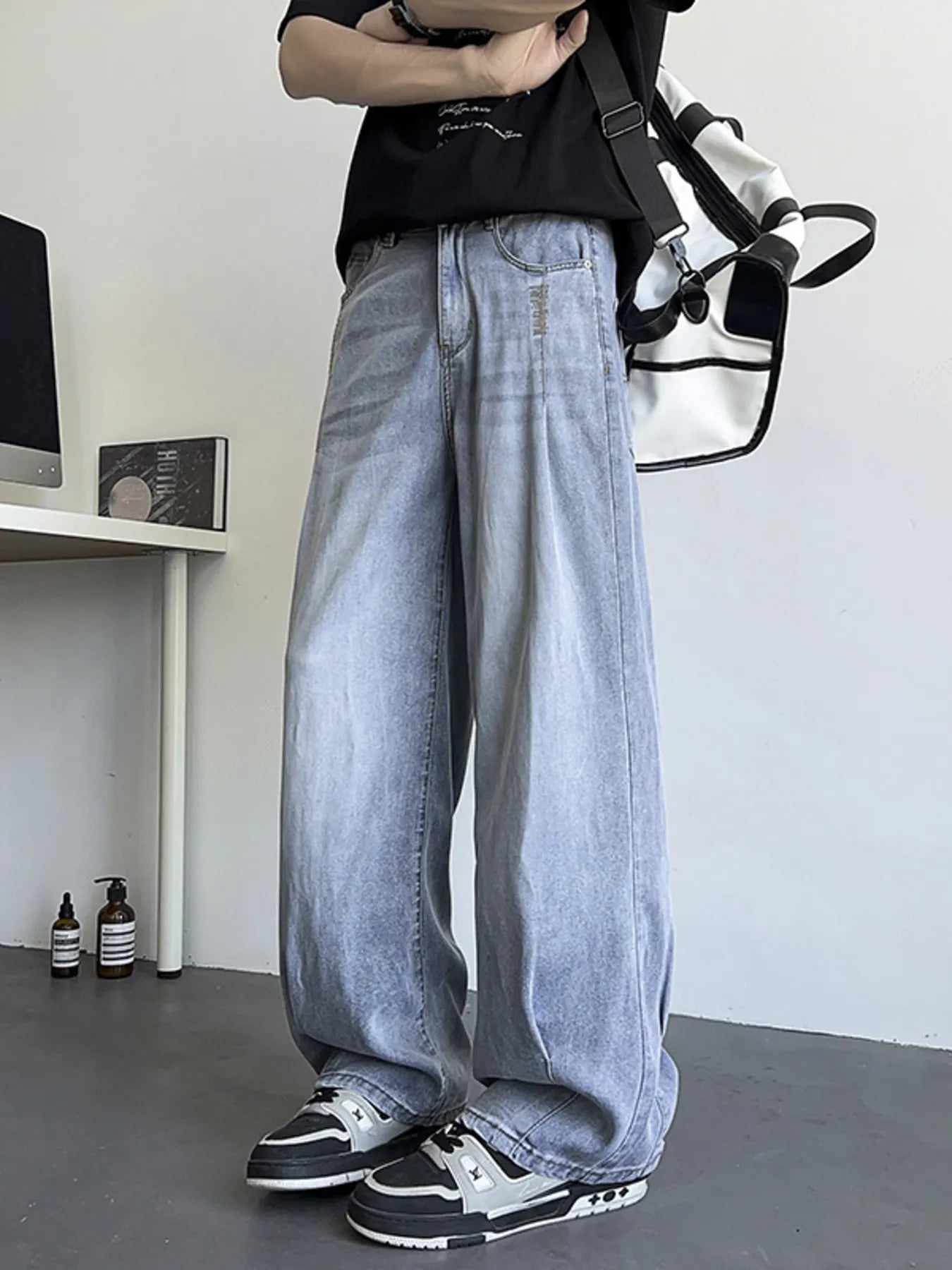 Men's Plus Size Wide Leg Relaxed Fit Jeans Secondary image
