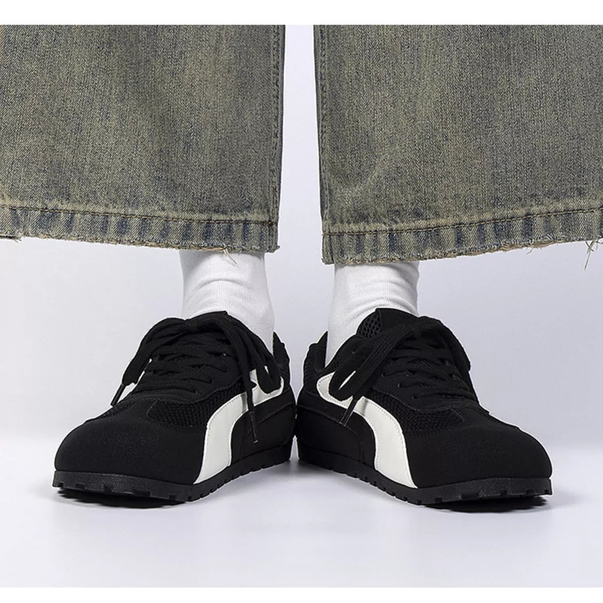 Contrast Lace Up Casual Sneakers Secondary image